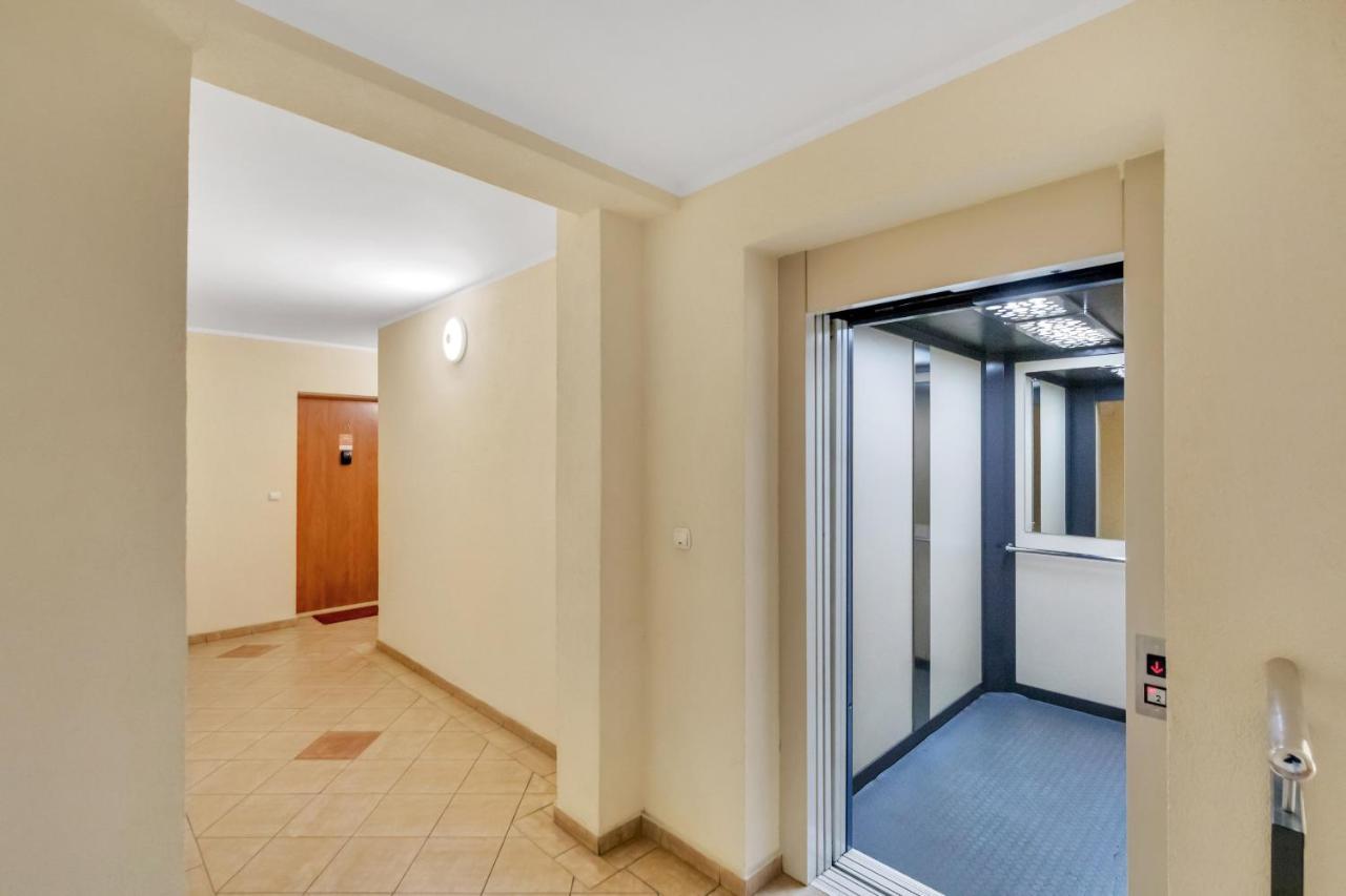 Apartament Na Deptaku Z Parkingiem I Klimatyzacja By Renters Apartment Miedzyzdroje Exterior photo